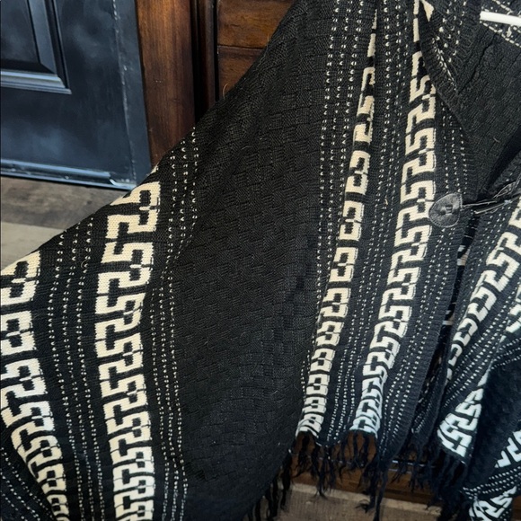 Chic Black & White Geometric Hooded Poncho (Size S/M) - Picture 4 of 9